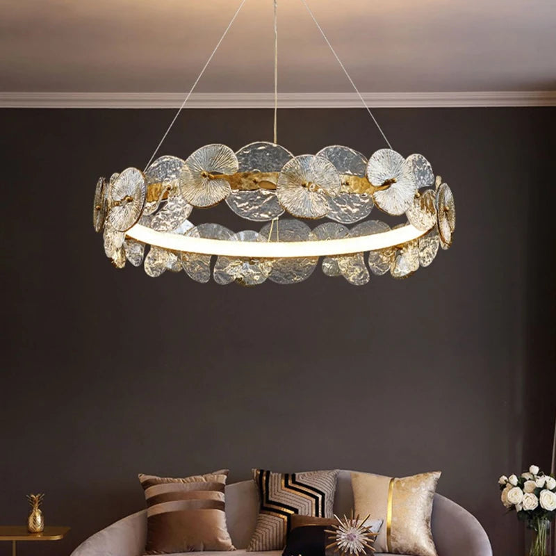 suspension lumineuse moderne dorée transparente disques circulaires texture rugueuse contemporaine élégante chaînes suspendues LED