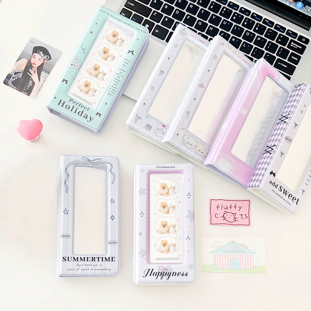 album photo mariage nœud papillon blanc rose bleu pastel kawaii chat étoiles porte marque