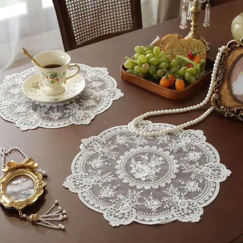 sets table vintage dentelle florale motifs feuilles shabby chic élégants