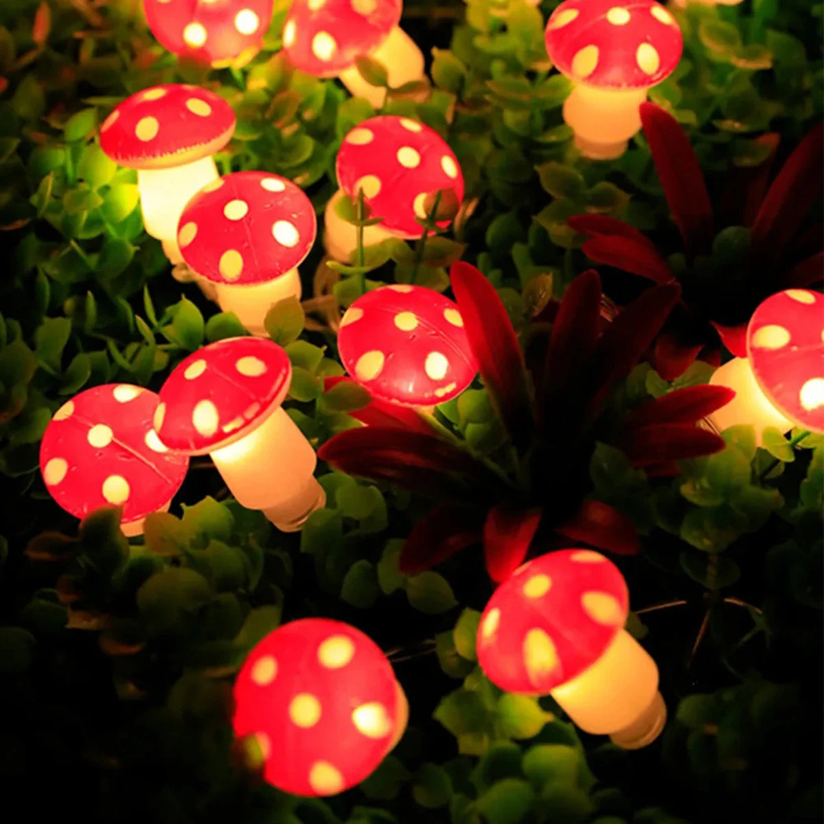 Détail perle LED forme champignon guirlande Noël
