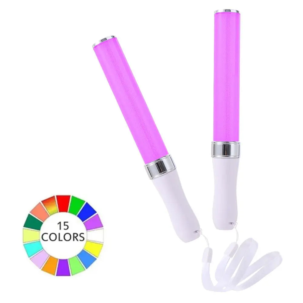 lampe torche portable rechargeable blanc bleu jaune rose texture brillante moderne compact lanière vis