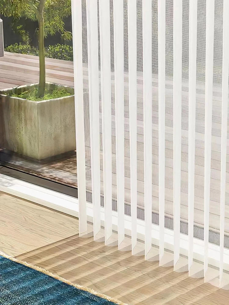 rideau lamelle vertical tissu transparent moderne fenêtre française balcon chambre