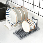 rack vaisselle moderne gris blanc motif géométrique assiettes bols