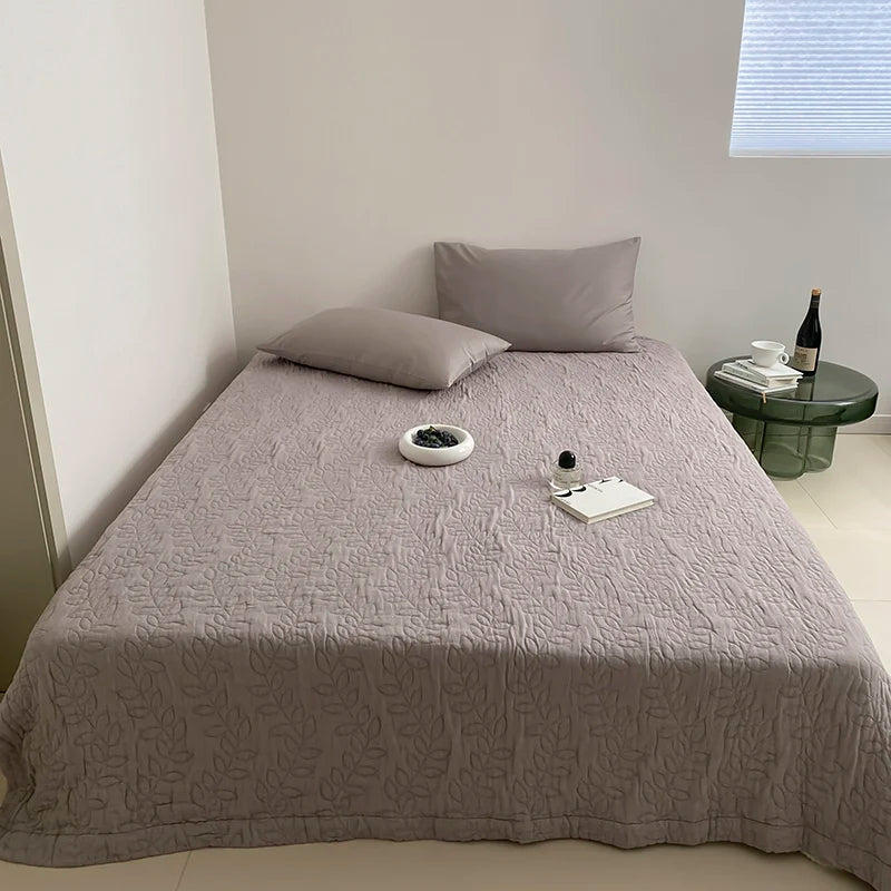 couverture d'été coton gris clair motif géométrique moderne matelassée lit double chambre