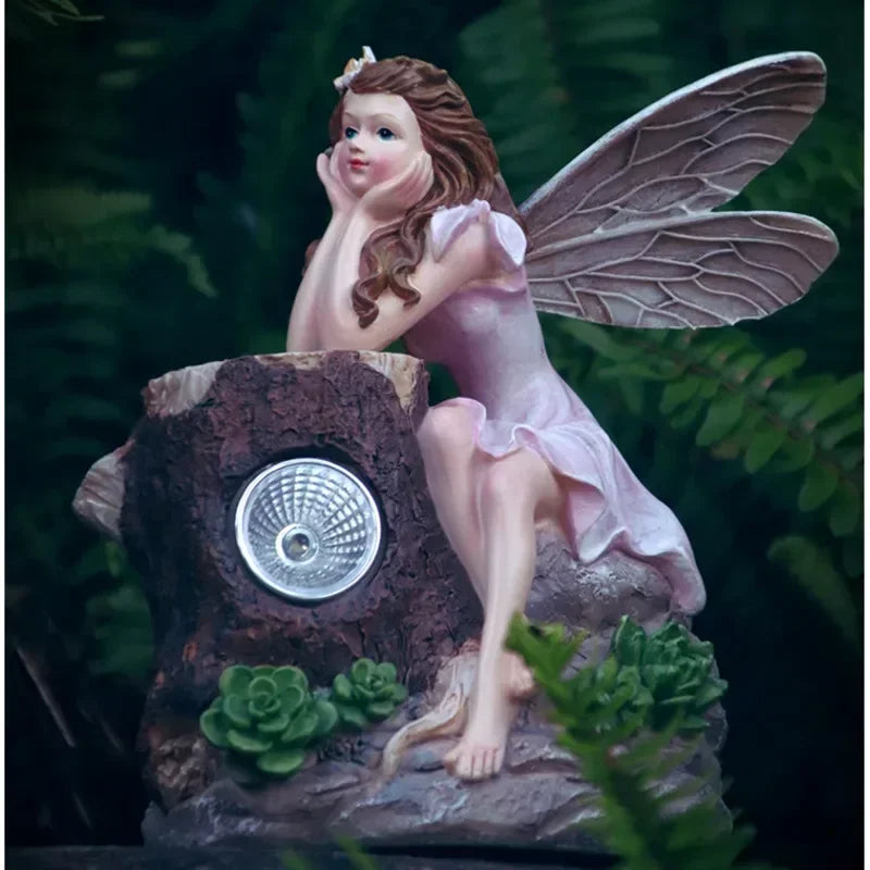 statuette féerique verte rouge blanc papillon champignon roche solaire nuit extérieur decoration cour