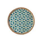 assiettes rotin colorées motifs géométriques naturel vert bleu jaune rouge traditionnel artisanal