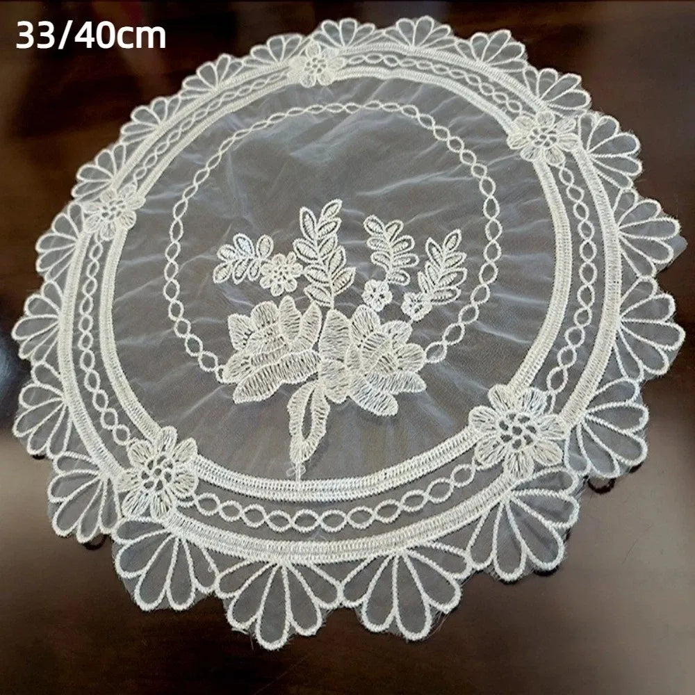nappe dentelle fleur motif floral table translucent classique vintage pâques décoration européenne pastorale