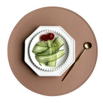 assiette ronde moderne simili cuir noir couverts dorés décoration table élégant 38cm
