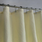 rideau douche blanc texture points moderne anneaux métalliques polyester opacité chambre salle bain