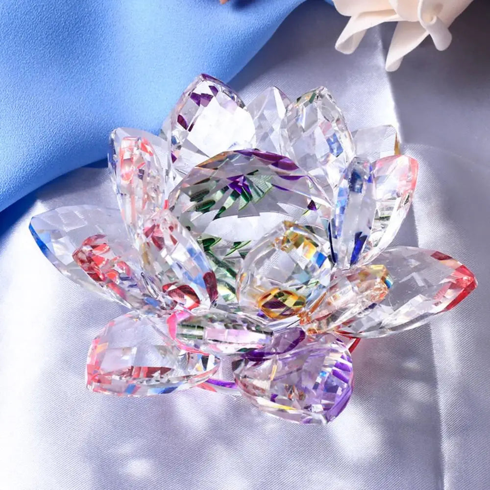 ornements lotus verre transparent rouge rose violet jaune facettes brillantes décoration zen moderne