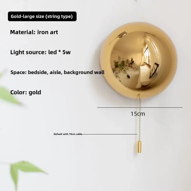 lampe led sphère lumineuse moderne minimaliste argentée dorée noire brillante opaque adhésif