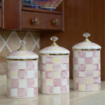contenants cuisine porcelaine émaillée carreaux géométriques bleu blanc rose classiques