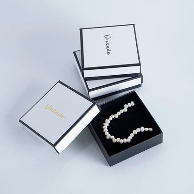 Boîte à bijoux en carton kraft noir et blanc avec mousse noire