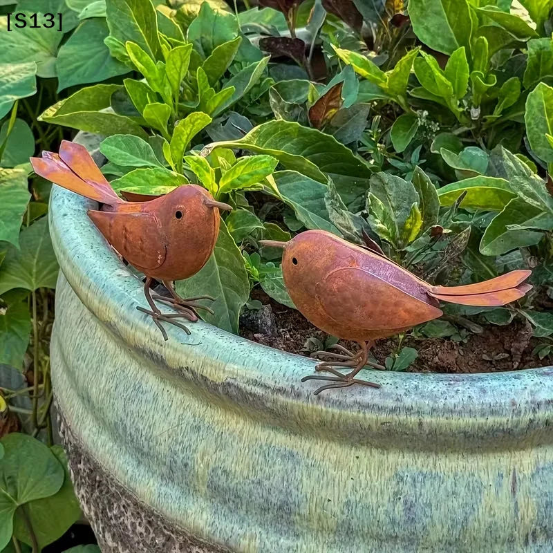 statuette oiseaux marron rouille aspect vieilli rustique décoration jardin extérieur ornement métal pieds apparents