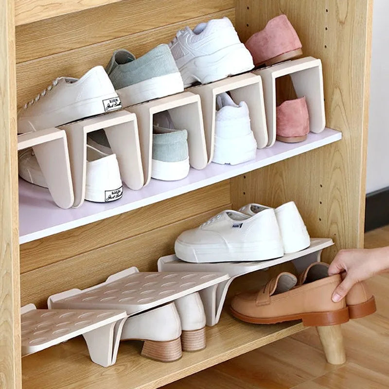 organisateur chaussures étagère rangement minimaliste cintre fer alvéoles circulaires relief blanc beige