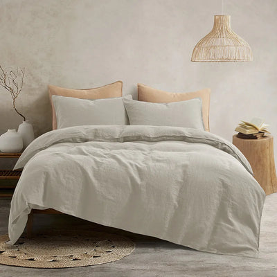 Housse de couette en lin lavé blanc sur lit nordique