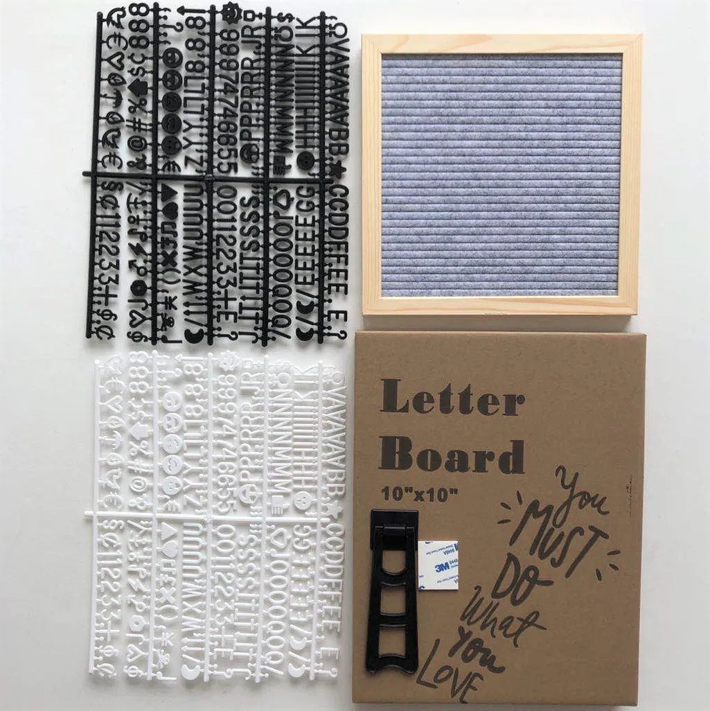 tableau lettres feutre gris bois clair moderne minimaliste support mural intégré alphabet deco chambre