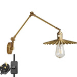lampe murale industrielle dorée lisse fixée mur interrupteur câble électrique moderne cuisine chambre