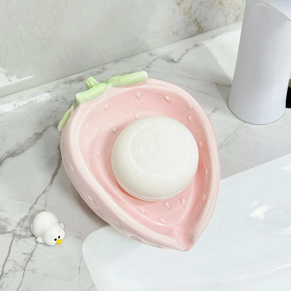 porte savon céramique forme fraise rose texture fraise feuilles vertes mignon decoratif blanc rouge