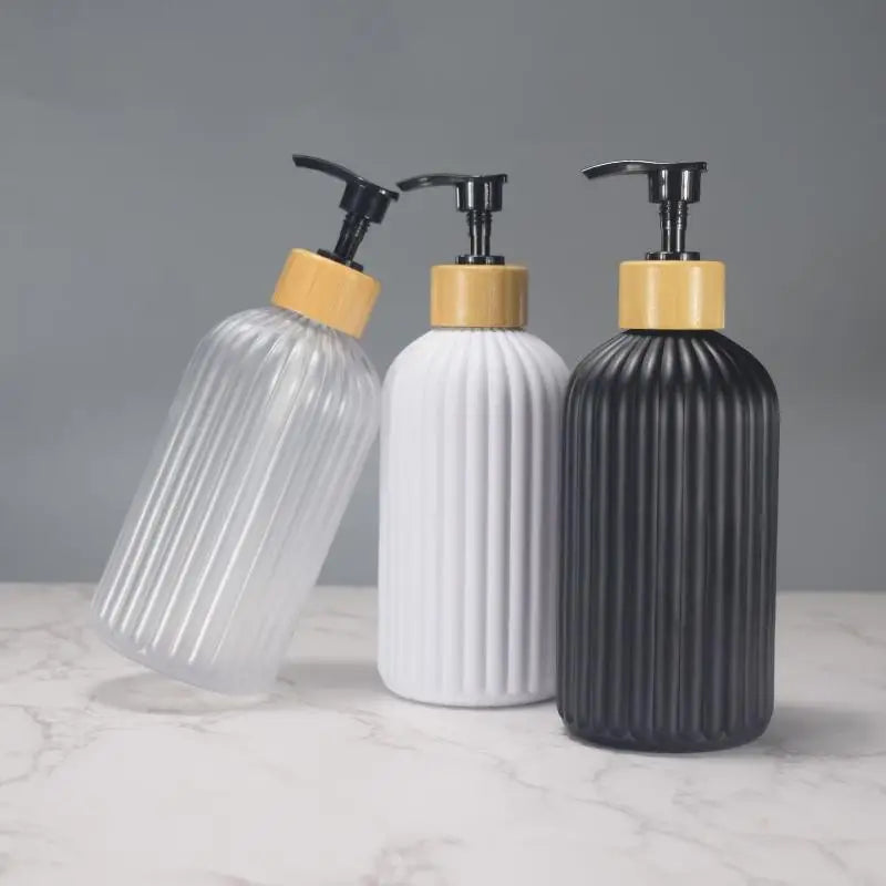 flacons savon liquide noir blanc rayures verticales moderne minimaliste pompe pression bouchons bois 500ml
