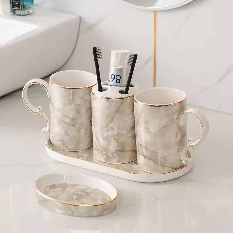 ensemble vaisselle salle bain marbre blanc gris or classique tasses poignées dorées porte brosse