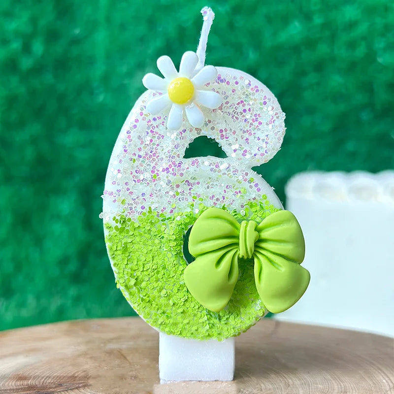 bougies anniversaire fleurs blanches jaunes ruban vert décor enfant paillettes multicolores festives gâteau