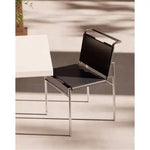 chaise moderne cuir couleur orange noir blanc tringles chromées contemporaine