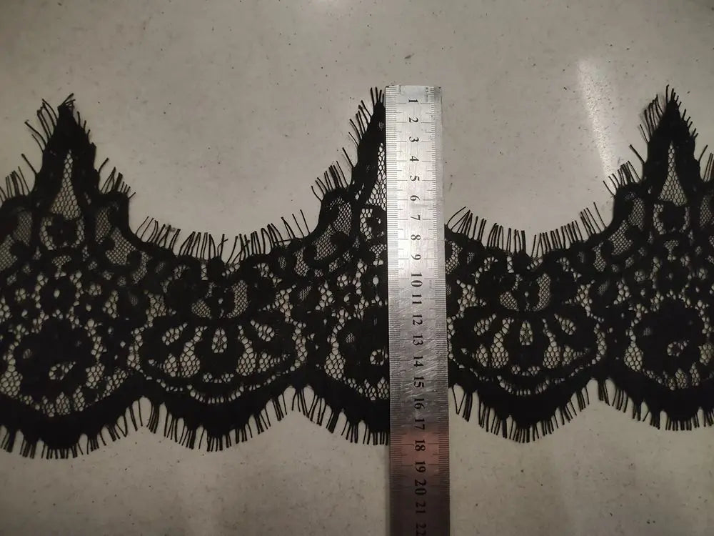 dentelle fleurs franges broderie fine blanc opaque 18cm largeur écolo tissu maille decoration