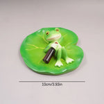 statuette grenouille peinte résine chapeau sorcière verte rouge bleue points noirs contemporaine extérieure ornement