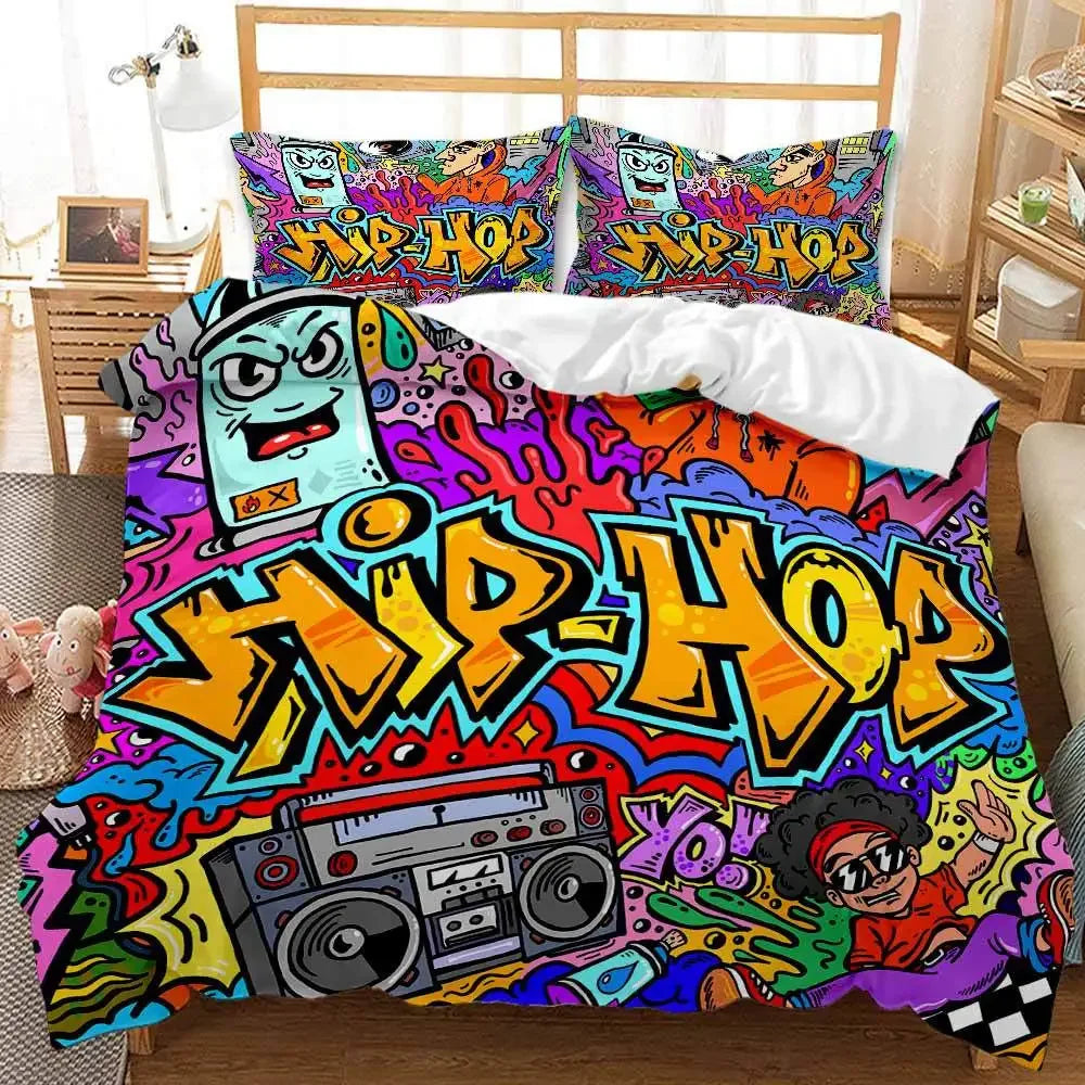 Housse de couette graffiti en couleur beige dans une chambre décorée