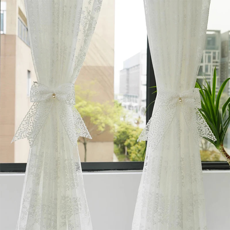 nœuds décoration rideau dentelle motif floral transparent romantique vintage blanc cassé éléments ruban