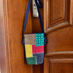 sac main multicolore patchwork motifs géométriques opacité créatif bandelette noire 19x13cm