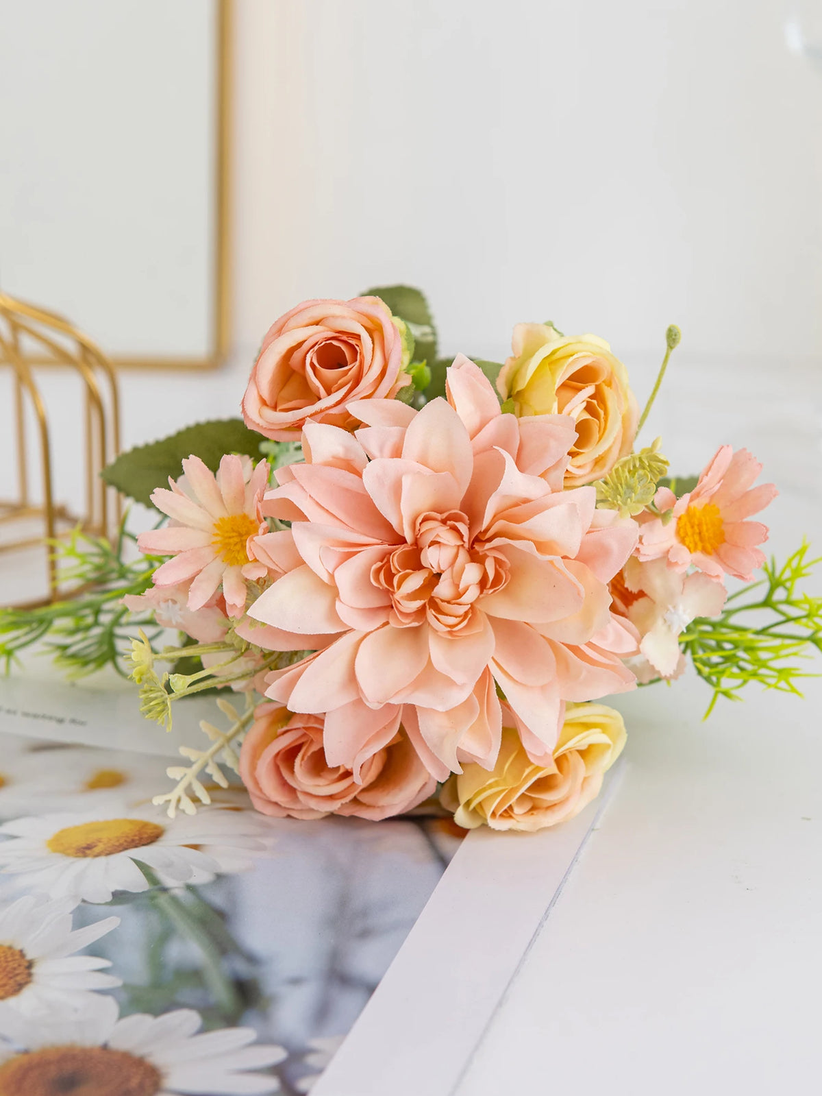 décoration mariage bouquet fleurs artificielles roses dahlias hortensias intérieur romantique champêtre