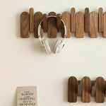 porte clés mural bois naturel moderne marron clair fixations adhésives sacs peluches hooks entrée