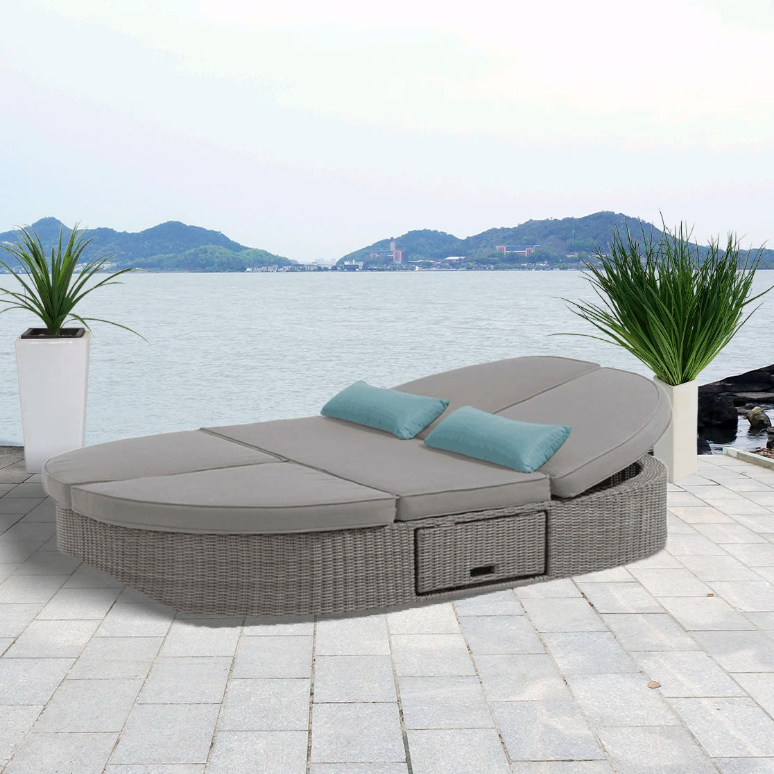 lit jardin moderne rotin gris coussins rayés bleus deux oreillers table basse intégrée