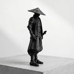 statue ninja noire texturée traditionnelle japonaise katana décoration intérieure erotique samuraï guerrier
