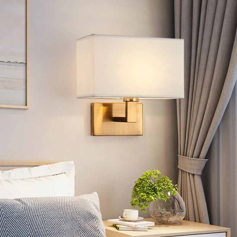 lampe murale moderne tissu beige vertical noir doréintérieur éclairage led fixée mur
