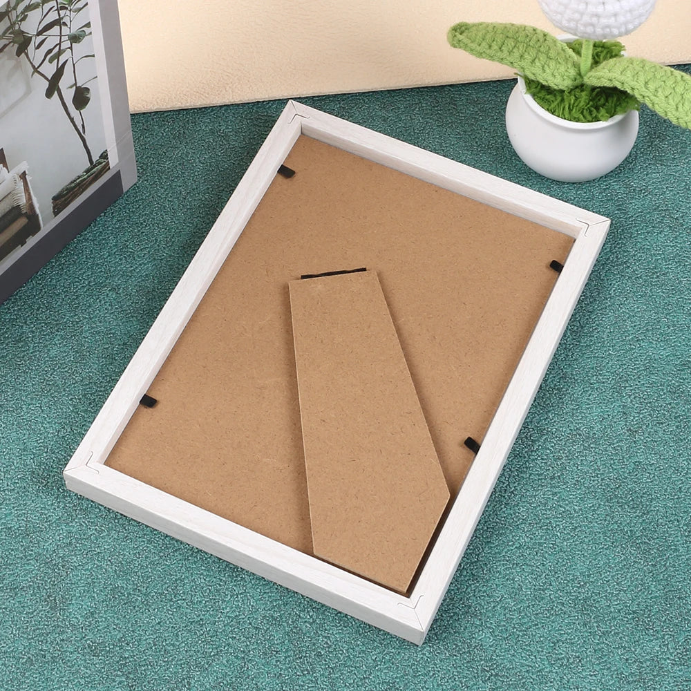cadre photo bois blanc minimaliste rectangle fixations métalliques transparent affiche health photo noir blanc