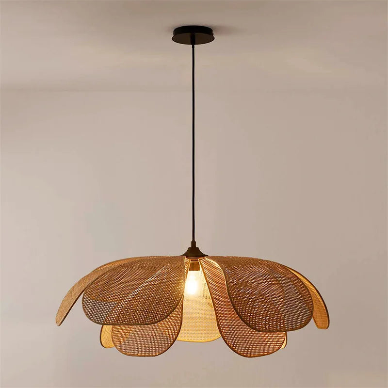 lampe suspendue tissée wicker naturelle salon chambre moderne artisanale lumière chaîne métallique