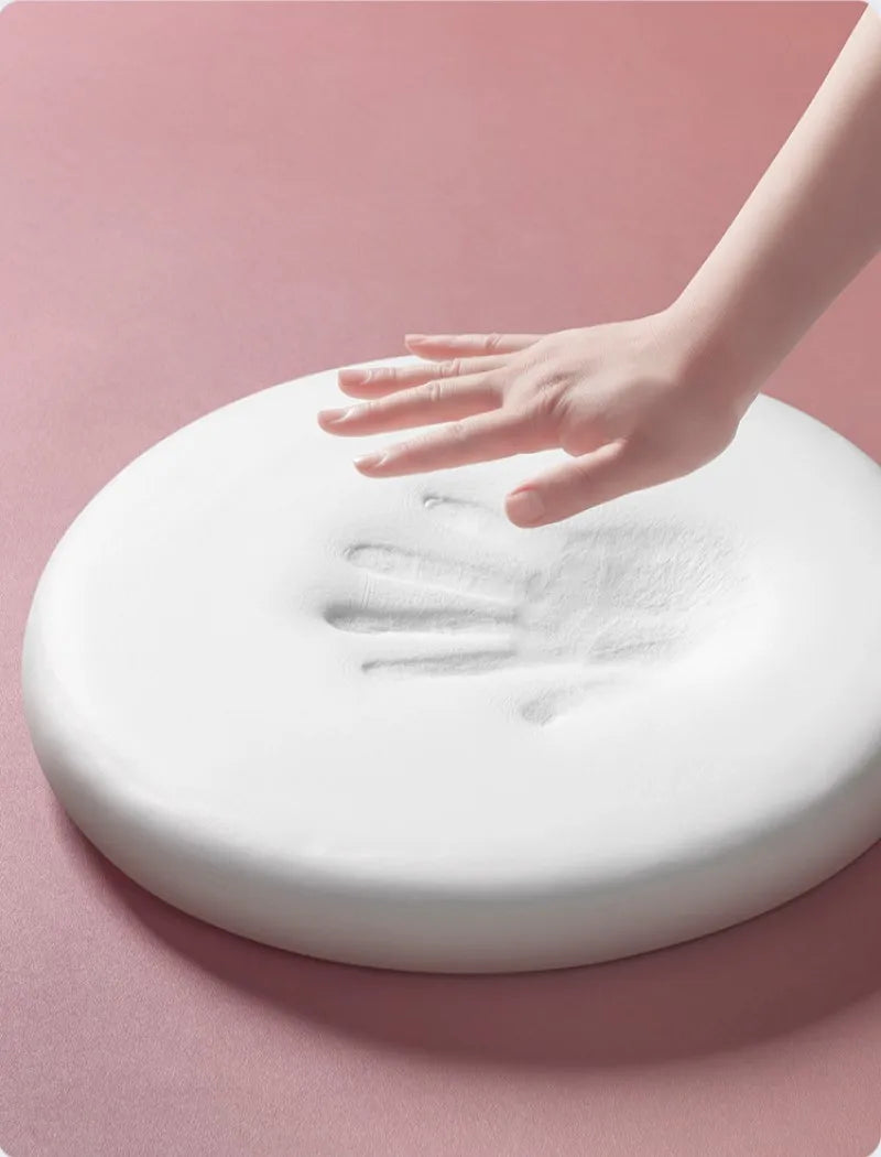 Coussin de siège rond dans un intérieur moderne avec décoration Ombre Interieur