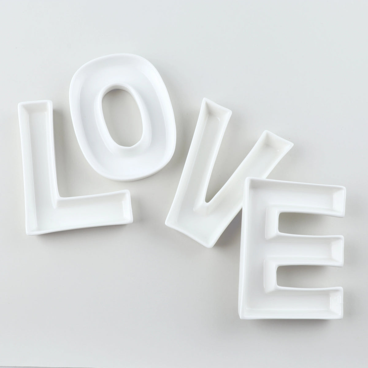 lettre décorative céramique blanche moderne rondelles fruits gommettes colorées fête