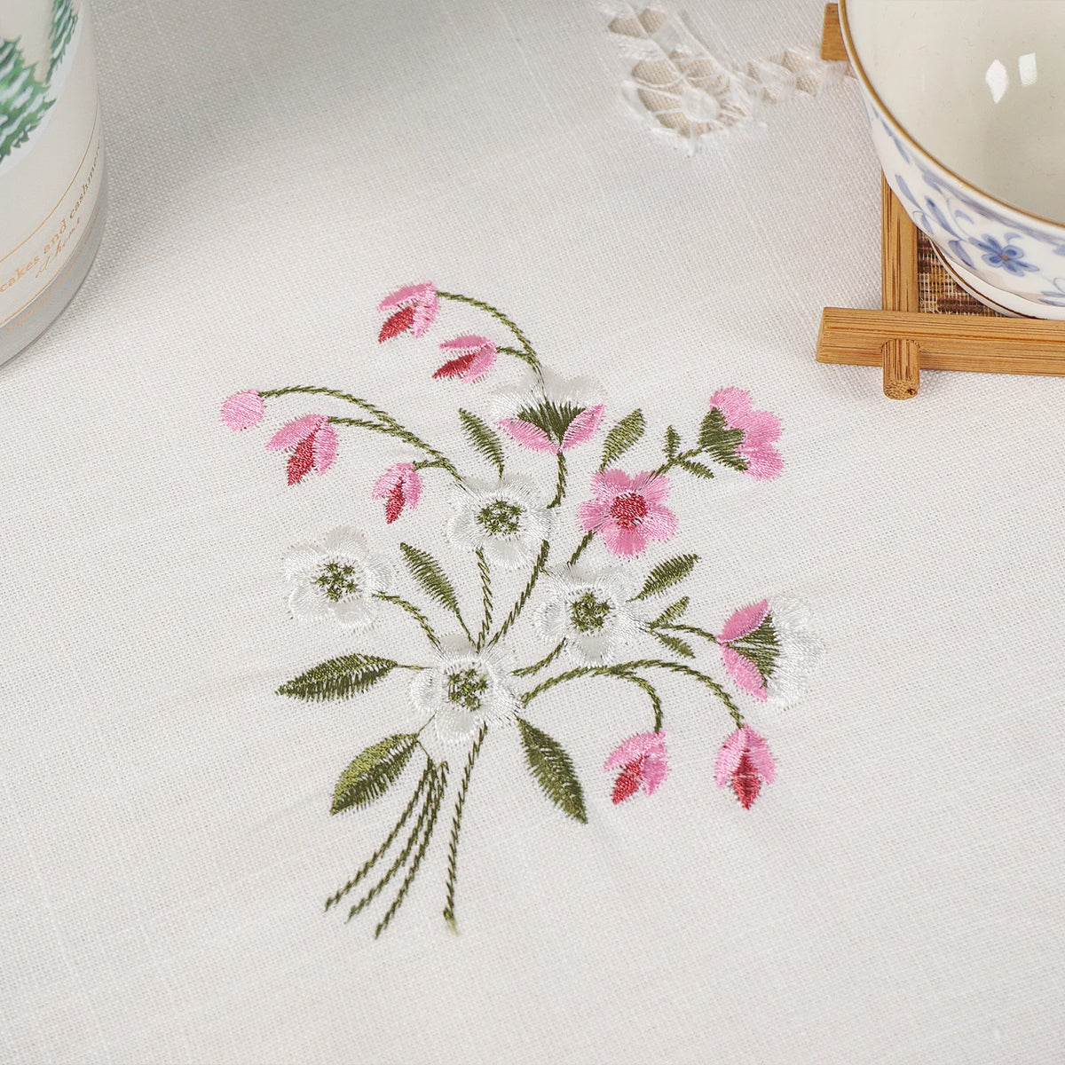 nappe blanche broderie florale festonnée polyester coton table maison mariage fête restauranthôtel