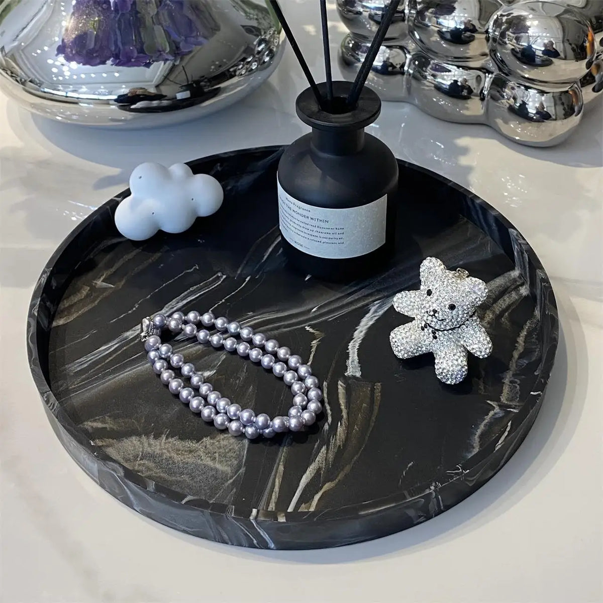assiettes rondes marbre blanc noir modernes organisateur parfum bougie décoration table basse