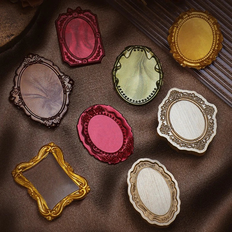cadres décoratifs vintage ornementaux motifs floraux couleur or rouge marron