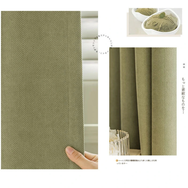 Rideau occultant noir ouvert en ouverture bipartite gauche et droite