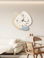 Horloge murale rouge design épuré