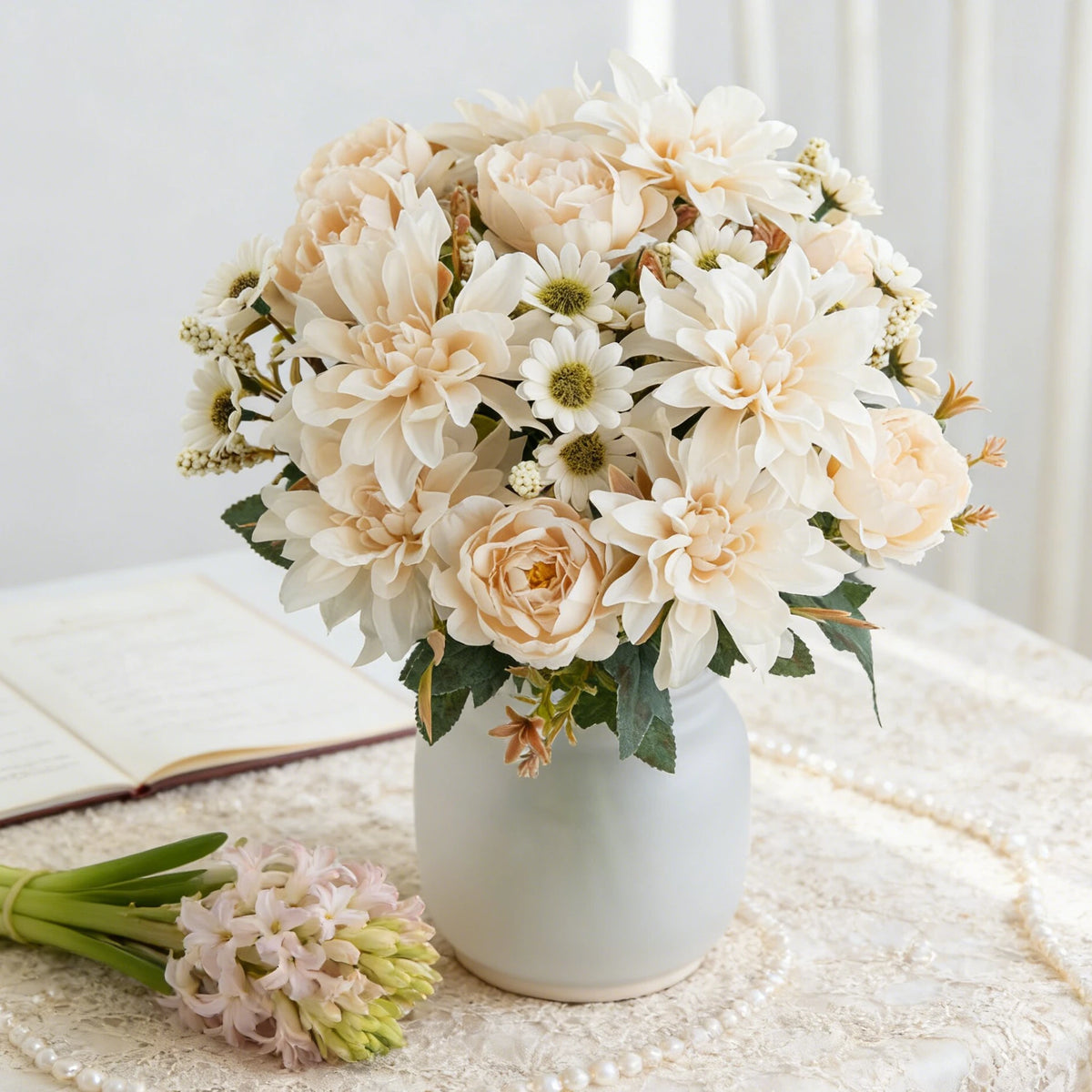 bouquets fleurs artificielles rose turquoises intérieur mariage décoration maison vases différents vintage floral