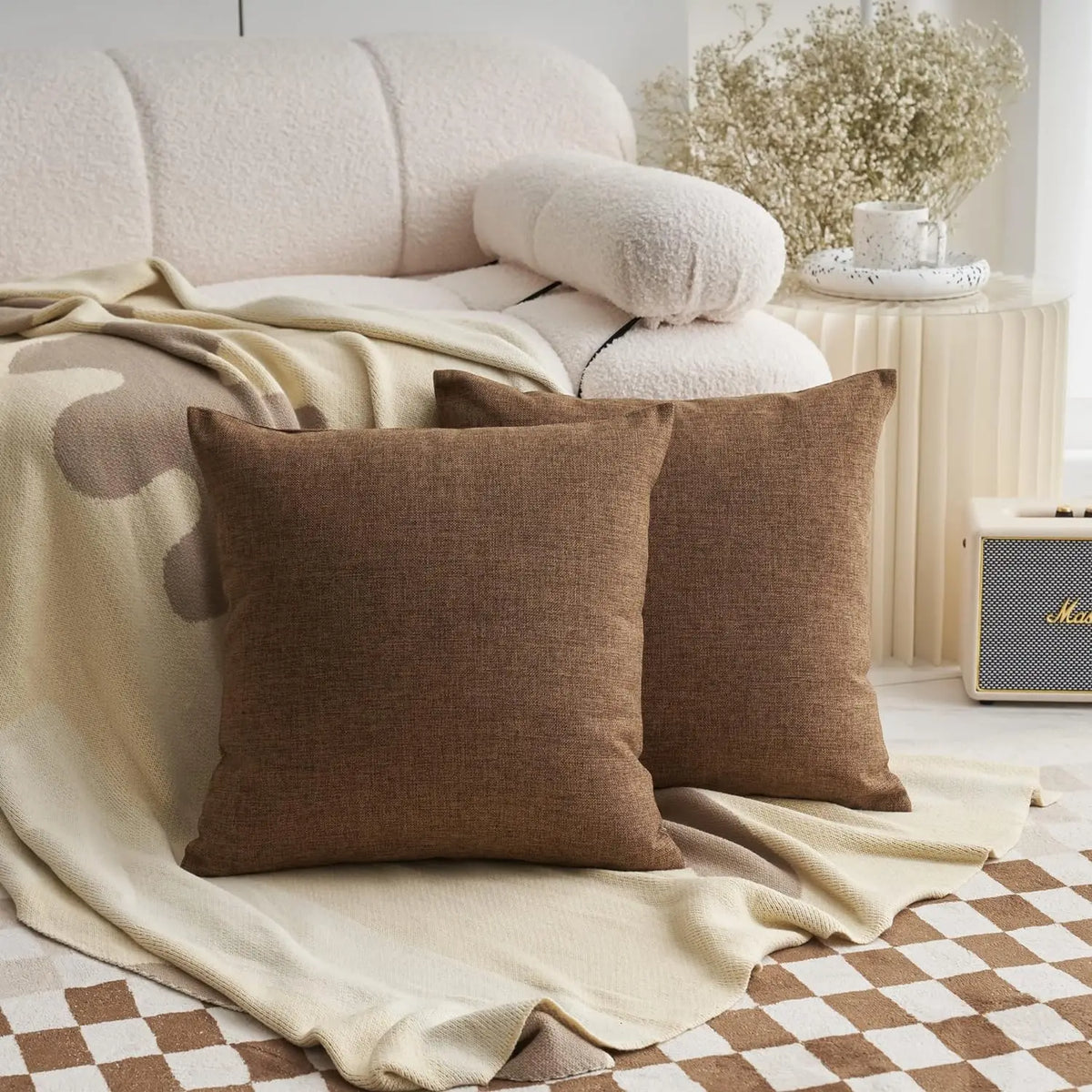 housse coussin marron clair texture lin moderne 45x45cm respectueux environnement nordique maison hospitalière