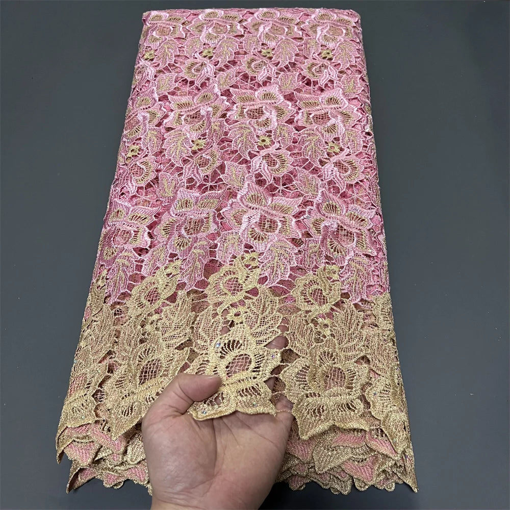 dentelle acrylique brodée motifs floraux opaques vert beige jaune violet bleu tissu filet jacinthe
