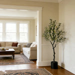 plantes artificielles vertes tronc gris brun moderne decoration intérieure anniversaire exposition sans pot faux